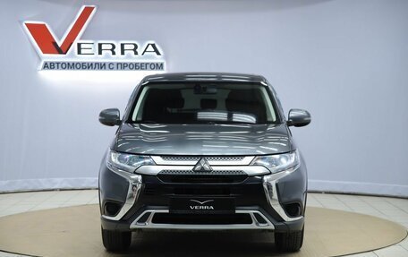 Mitsubishi Outlander III рестайлинг 3, 2019 год, 2 100 000 рублей, 2 фотография