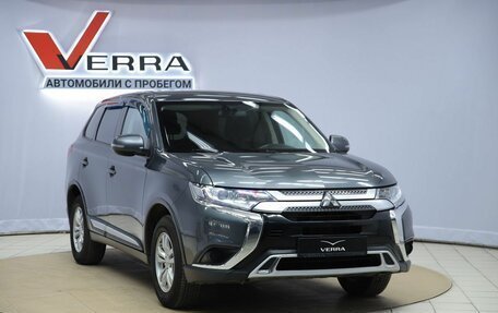 Mitsubishi Outlander III рестайлинг 3, 2019 год, 2 100 000 рублей, 3 фотография