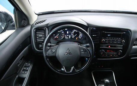 Mitsubishi Outlander III рестайлинг 3, 2019 год, 2 100 000 рублей, 15 фотография