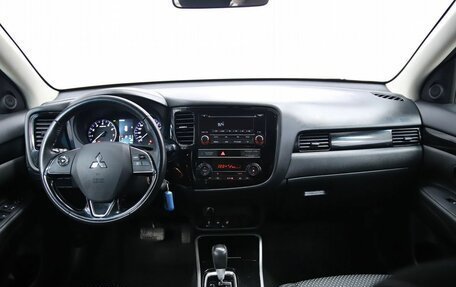 Mitsubishi Outlander III рестайлинг 3, 2019 год, 2 100 000 рублей, 12 фотография