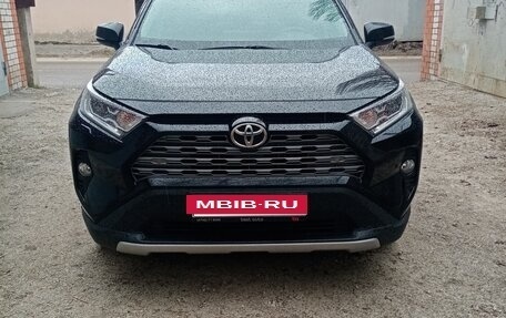 Toyota RAV4, 2021 год, 3 700 000 рублей, 4 фотография