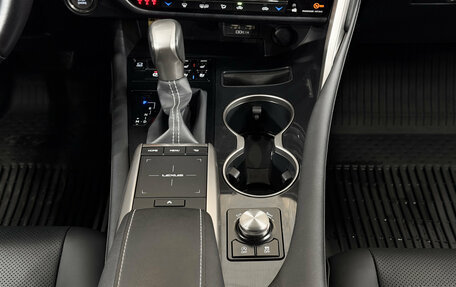Lexus RX IV рестайлинг, 2021 год, 5 800 000 рублей, 13 фотография