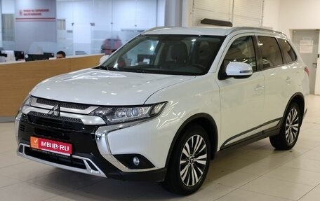 Mitsubishi Outlander III рестайлинг 3, 2019 год, 2 660 000 рублей, 1 фотография