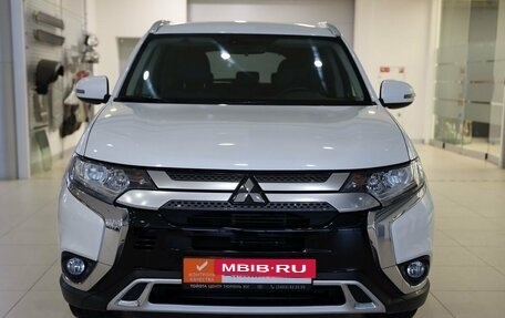 Mitsubishi Outlander III рестайлинг 3, 2019 год, 2 660 000 рублей, 2 фотография