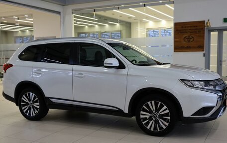 Mitsubishi Outlander III рестайлинг 3, 2019 год, 2 660 000 рублей, 6 фотография
