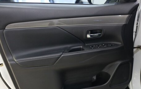 Mitsubishi Outlander III рестайлинг 3, 2019 год, 2 660 000 рублей, 14 фотография