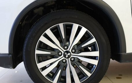 Mitsubishi Outlander III рестайлинг 3, 2019 год, 2 660 000 рублей, 13 фотография