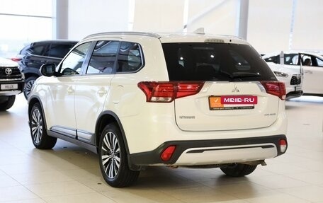 Mitsubishi Outlander III рестайлинг 3, 2019 год, 2 660 000 рублей, 11 фотография