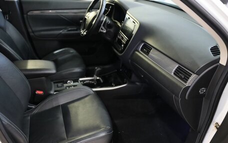 Mitsubishi Outlander III рестайлинг 3, 2019 год, 2 660 000 рублей, 17 фотография