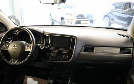Mitsubishi Outlander III рестайлинг 3, 2019 год, 2 660 000 рублей, 19 фотография