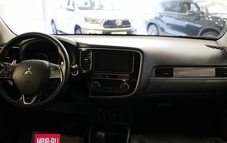 Mitsubishi Outlander III рестайлинг 3, 2019 год, 2 660 000 рублей, 20 фотография