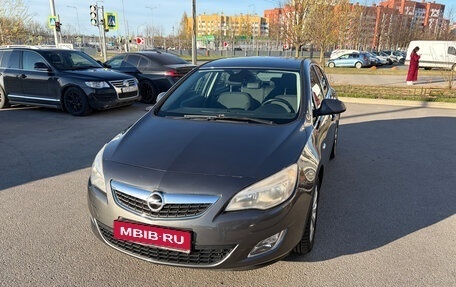Opel Astra J, 2011 год, 530 000 рублей, 1 фотография