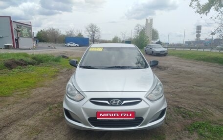 Hyundai Solaris II рестайлинг, 2013 год, 690 000 рублей, 1 фотография