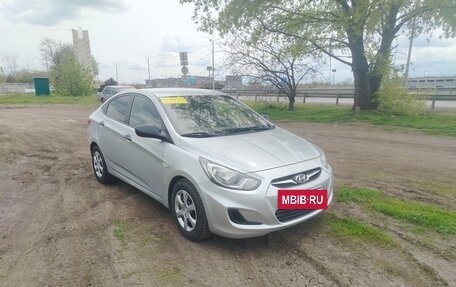 Hyundai Solaris II рестайлинг, 2013 год, 690 000 рублей, 2 фотография