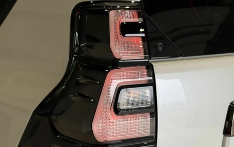 Toyota Land Cruiser Prado 150 рестайлинг 2, 2020 год, 6 900 000 рублей, 4 фотография