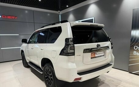 Toyota Land Cruiser Prado 150 рестайлинг 2, 2020 год, 6 900 000 рублей, 3 фотография