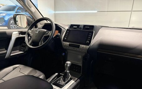 Toyota Land Cruiser Prado 150 рестайлинг 2, 2020 год, 6 900 000 рублей, 15 фотография