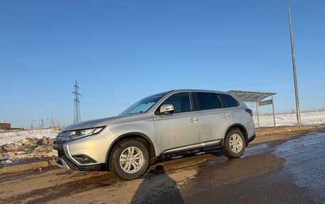 Mitsubishi Outlander III рестайлинг 3, 2018 год, 1 999 900 рублей, 1 фотография