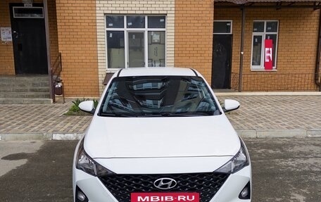 Hyundai Solaris II рестайлинг, 2021 год, 1 620 000 рублей, 4 фотография