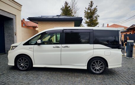 Honda Stepwgn IV, 2018 год, 2 400 000 рублей, 3 фотография