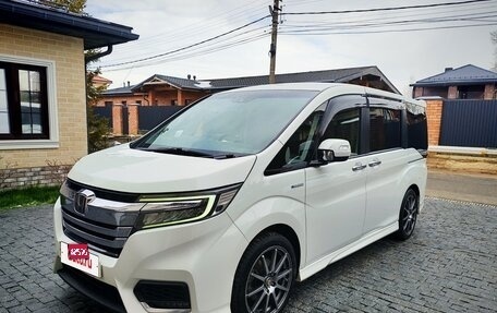 Honda Stepwgn IV, 2018 год, 2 400 000 рублей, 2 фотография