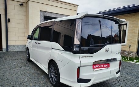 Honda Stepwgn IV, 2018 год, 2 400 000 рублей, 4 фотография