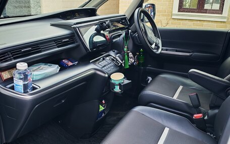 Honda Stepwgn IV, 2018 год, 2 400 000 рублей, 8 фотография