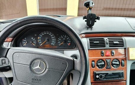Mercedes-Benz E-Класс, 1997 год, 475 000 рублей, 5 фотография
