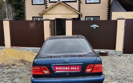Mercedes-Benz E-Класс, 1997 год, 475 000 рублей, 4 фотография