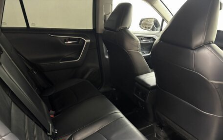 Toyota RAV4, 2019 год, 2 890 000 рублей, 13 фотография