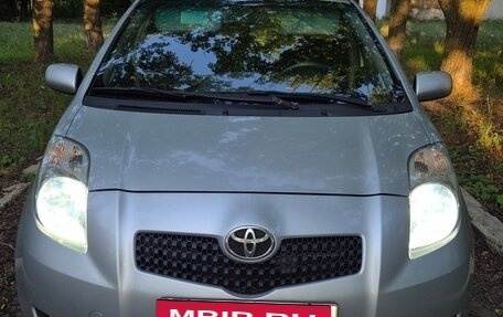 Toyota Yaris III рестайлинг, 2008 год, 595 000 рублей, 1 фотография