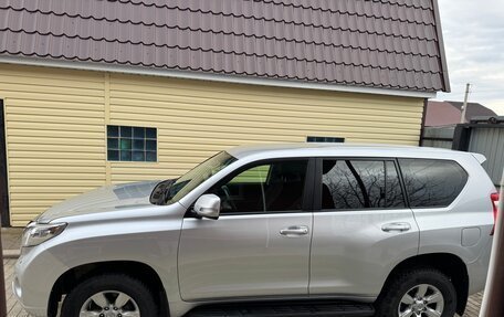Toyota Land Cruiser Prado 150 рестайлинг 2, 2015 год, 3 500 000 рублей, 5 фотография