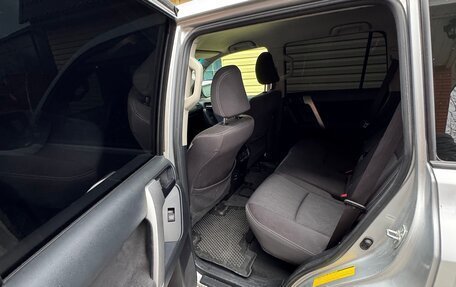 Toyota Land Cruiser Prado 150 рестайлинг 2, 2015 год, 3 500 000 рублей, 17 фотография