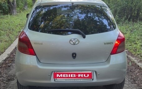 Toyota Yaris III рестайлинг, 2008 год, 595 000 рублей, 3 фотография