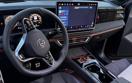 Volkswagen Tiguan, 2024 год, 5 700 000 рублей, 38 фотография