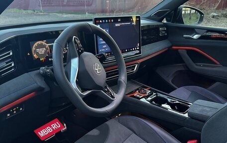 Volkswagen Tiguan, 2024 год, 5 700 000 рублей, 39 фотография