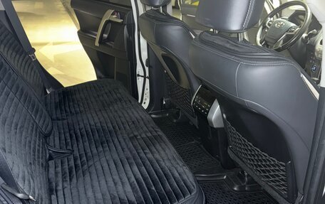 Toyota Land Cruiser Prado 150 рестайлинг 2, 2019 год, 6 300 000 рублей, 13 фотография