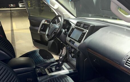 Toyota Land Cruiser Prado 150 рестайлинг 2, 2019 год, 6 300 000 рублей, 20 фотография
