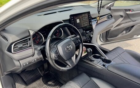 Toyota Camry, 2021 год, 2 850 000 рублей, 14 фотография