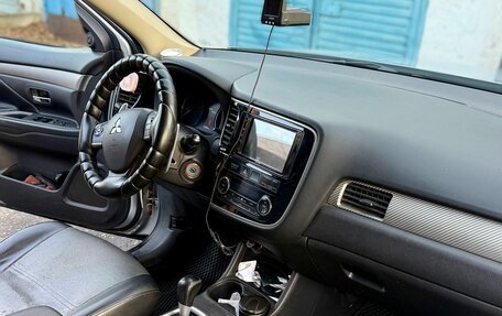 Mitsubishi Outlander III рестайлинг 3, 2013 год, 1 650 000 рублей, 4 фотография