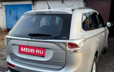 Mitsubishi Outlander III рестайлинг 3, 2013 год, 1 650 000 рублей, 2 фотография