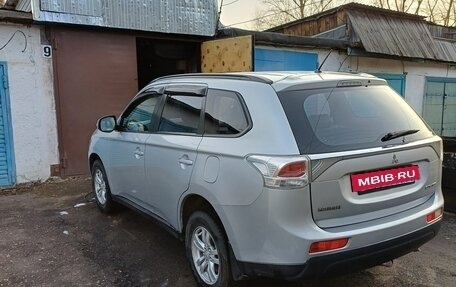 Mitsubishi Outlander III рестайлинг 3, 2013 год, 1 650 000 рублей, 6 фотография