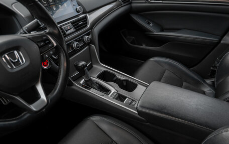 Honda Accord IX рестайлинг, 2018 год, 1 875 000 рублей, 13 фотография