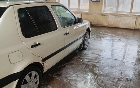 Volkswagen Vento, 1992 год, 150 000 рублей, 6 фотография