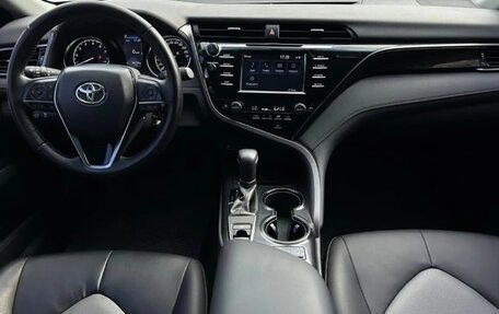 Toyota Camry, 2019 год, 2 340 000 рублей, 4 фотография