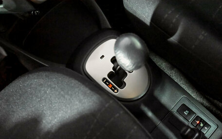 Toyota Yaris III рестайлинг, 2007 год, 635 000 рублей, 15 фотография