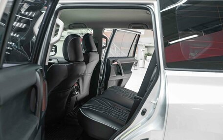 Toyota Land Cruiser Prado 150 рестайлинг 2, 2015 год, 2 850 000 рублей, 7 фотография