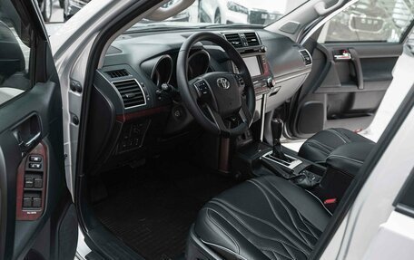 Toyota Land Cruiser Prado 150 рестайлинг 2, 2015 год, 2 850 000 рублей, 6 фотография