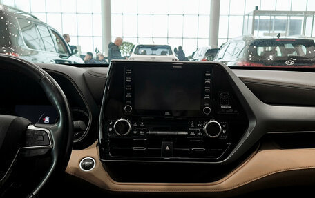 Toyota Highlander, 2021 год, 4 599 000 рублей, 18 фотография