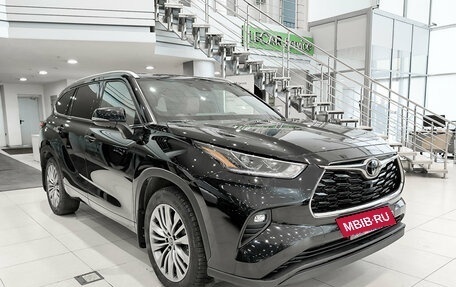 Toyota Highlander, 2021 год, 4 599 000 рублей, 3 фотография